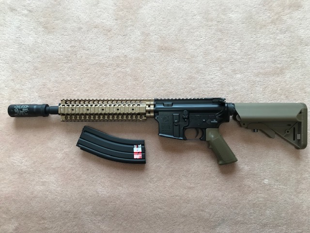 東京マルイ レシーライフル カスタム電動ガン　FIRSTカスタムマガジン　ダニエルディフェンスハンドガード　タンカラー