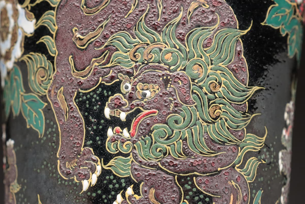 ZL708 【陶香園 後藤龍山 作】色絵金彩獅子牡丹図 京楽錦鉢 高21.5cm