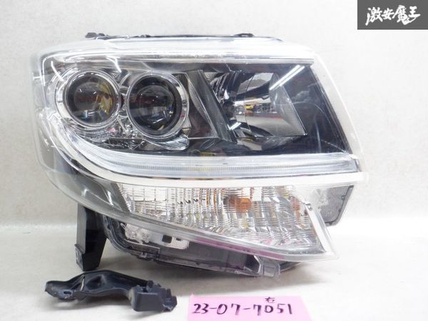 ダイハツ純正 LA600S LA610S タントカスタム LED ヘッドライト ヘッドランプ 右 右側 運転席側 KOITO 100-51392 棚2L22