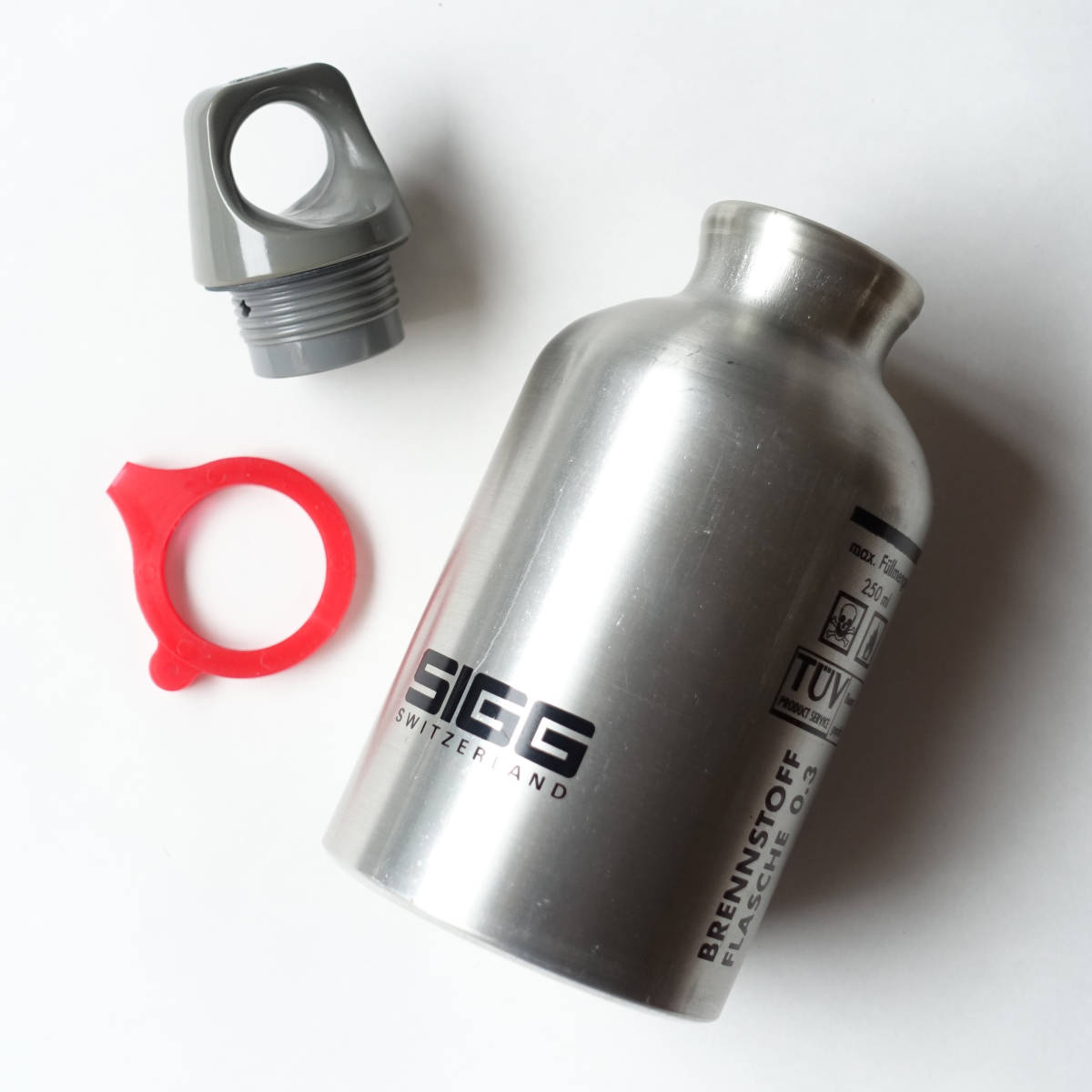 SIGG シグ / アルミ フューエルボトル 燃料ボトル / 250ml / 注油リング(注ぎ口)付き