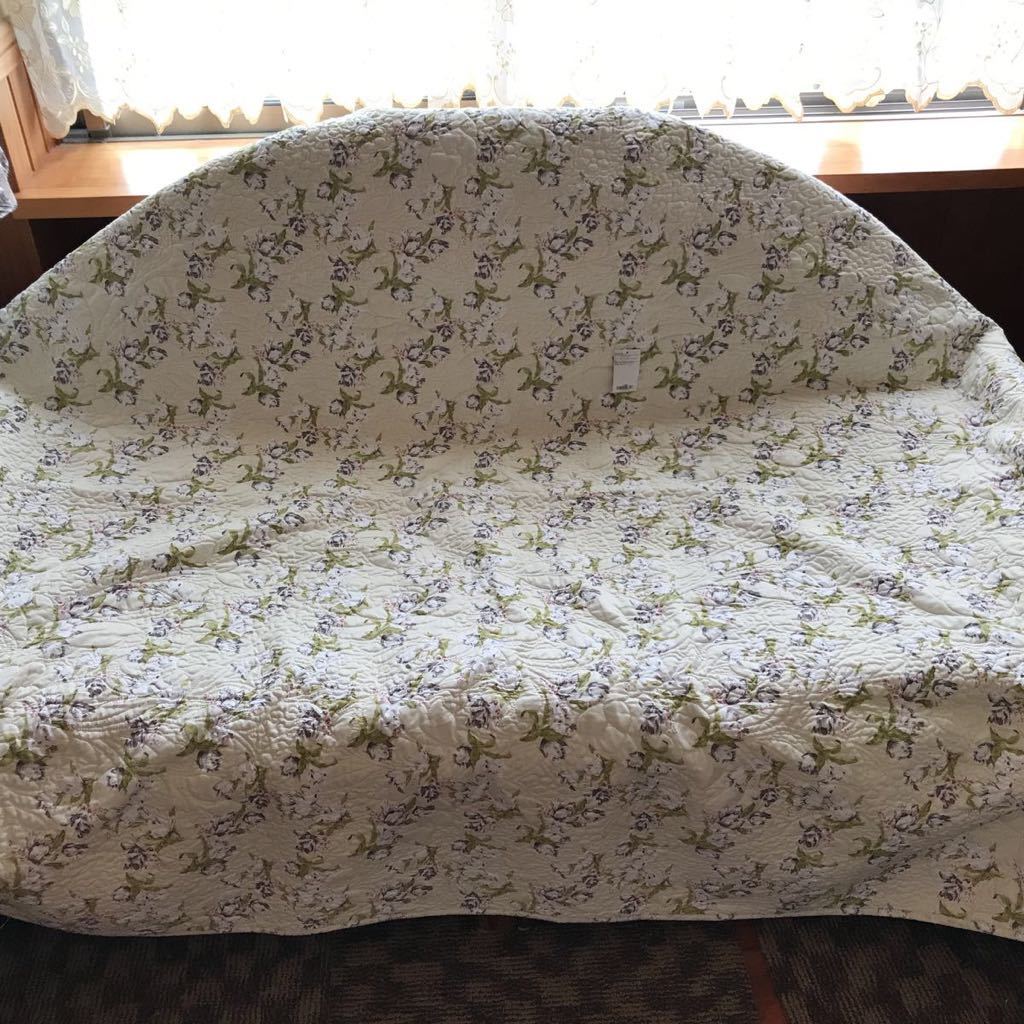新品　マルチカバー　ロングシート　キルト　花柄　140㎝×200㎝　(ベージュ)