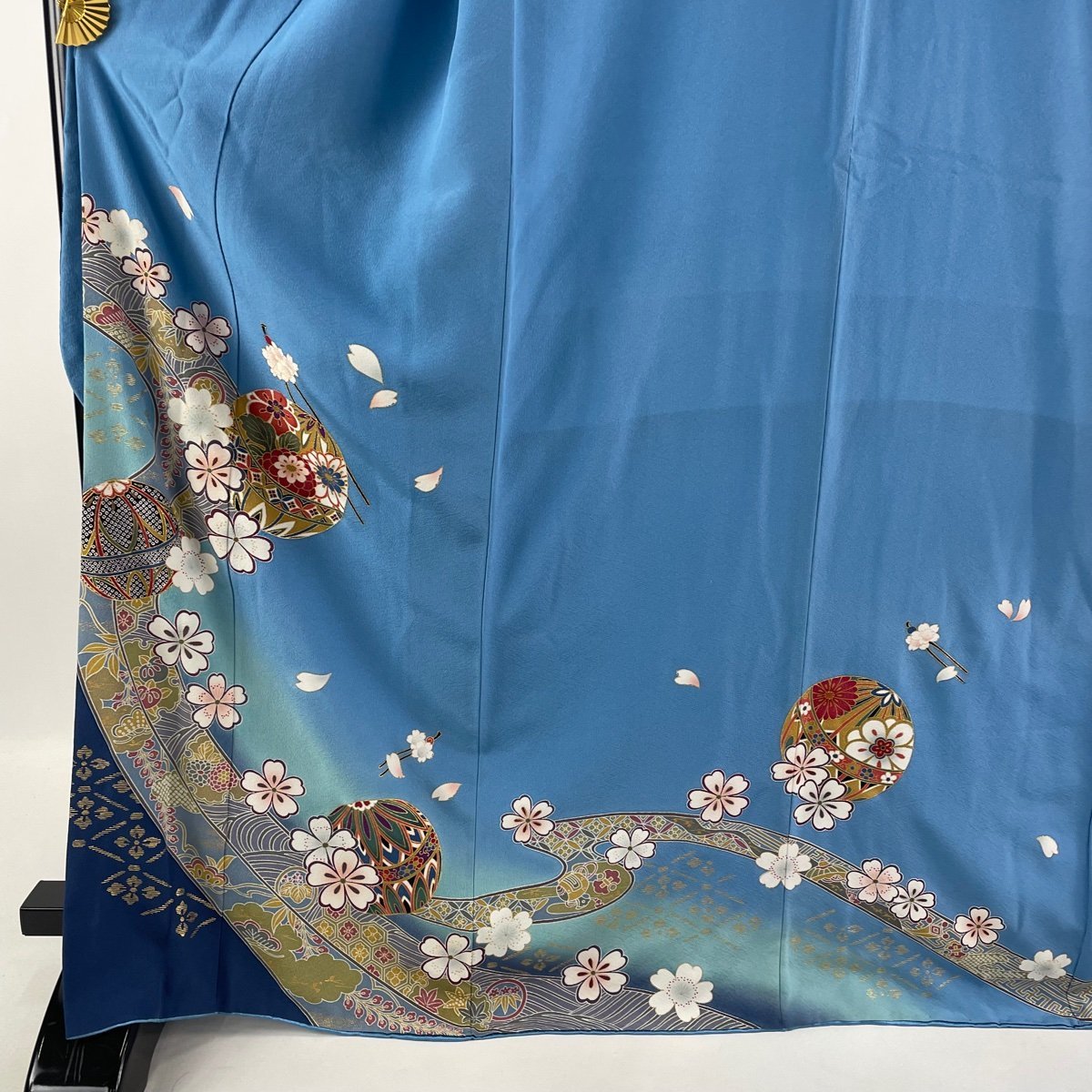振袖 名品 手鞠 桜 金彩 ぼかし 水色 袷 身丈168cm 裄丈66cm M 正絹