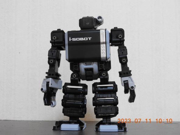 i-SOBOT | 世界最小ヒューマノイド「i-SOBOT」登場：タカラトミーTOY