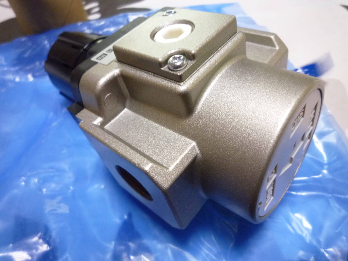 SMC　エアレギュレータ　AR40-03未使用品