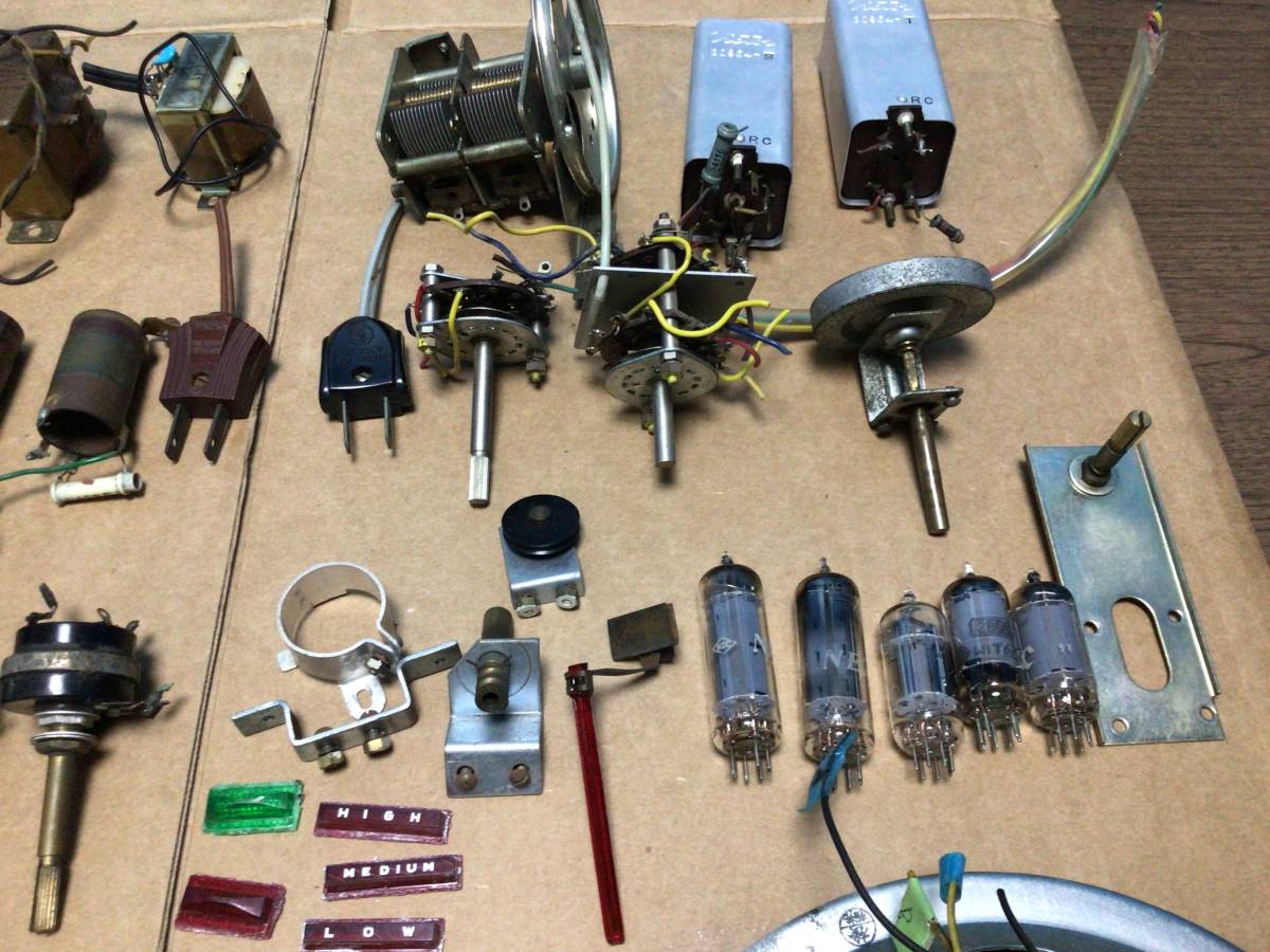 真空管式ラジオ シャーシ 本体　ジャンク品 真空管ラジオ 中古パーツセット ジャンク 真空管ラジオ ジャンク