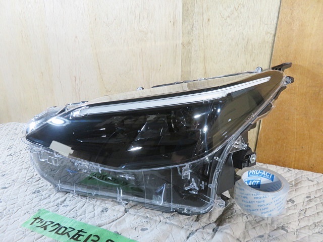 ☆美品☆ ヤリスクロス 左 ヘッドライト ☆即決☆ ヤリスクロス MXPB10