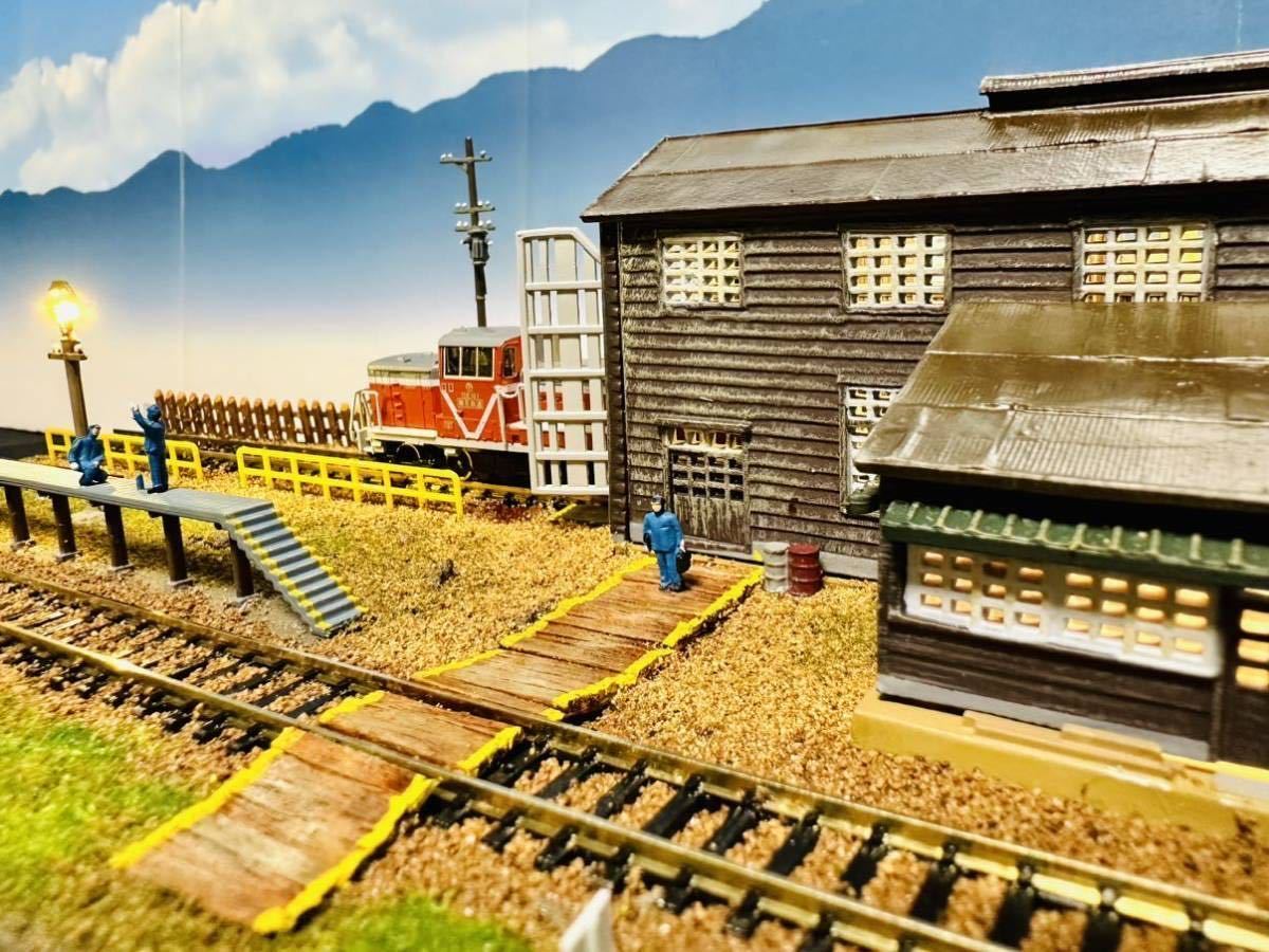 新品 Nゲージ ジオラマ 昭和レトロ機関庫 クリアケース付 車両展示台 