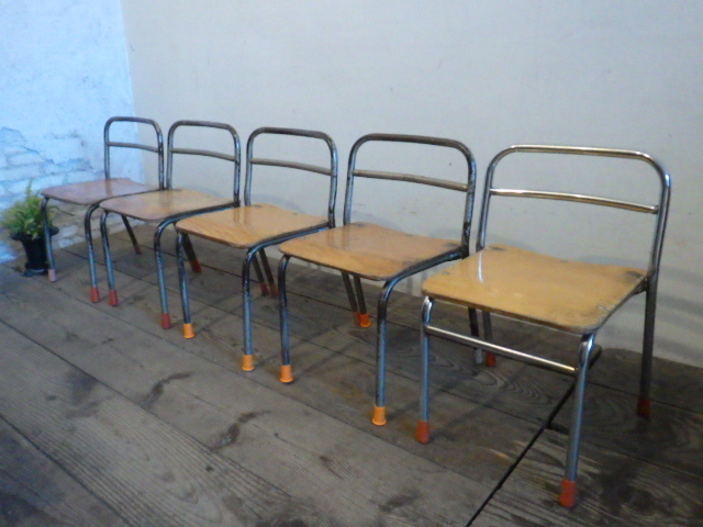 タX0570◆⑤5脚セット◆レトロな幼稚園の小さな古い鉄脚チェア◆ベビーチェア イス 子供椅子 スタッキング キッズチェア ビンテージI笹2
