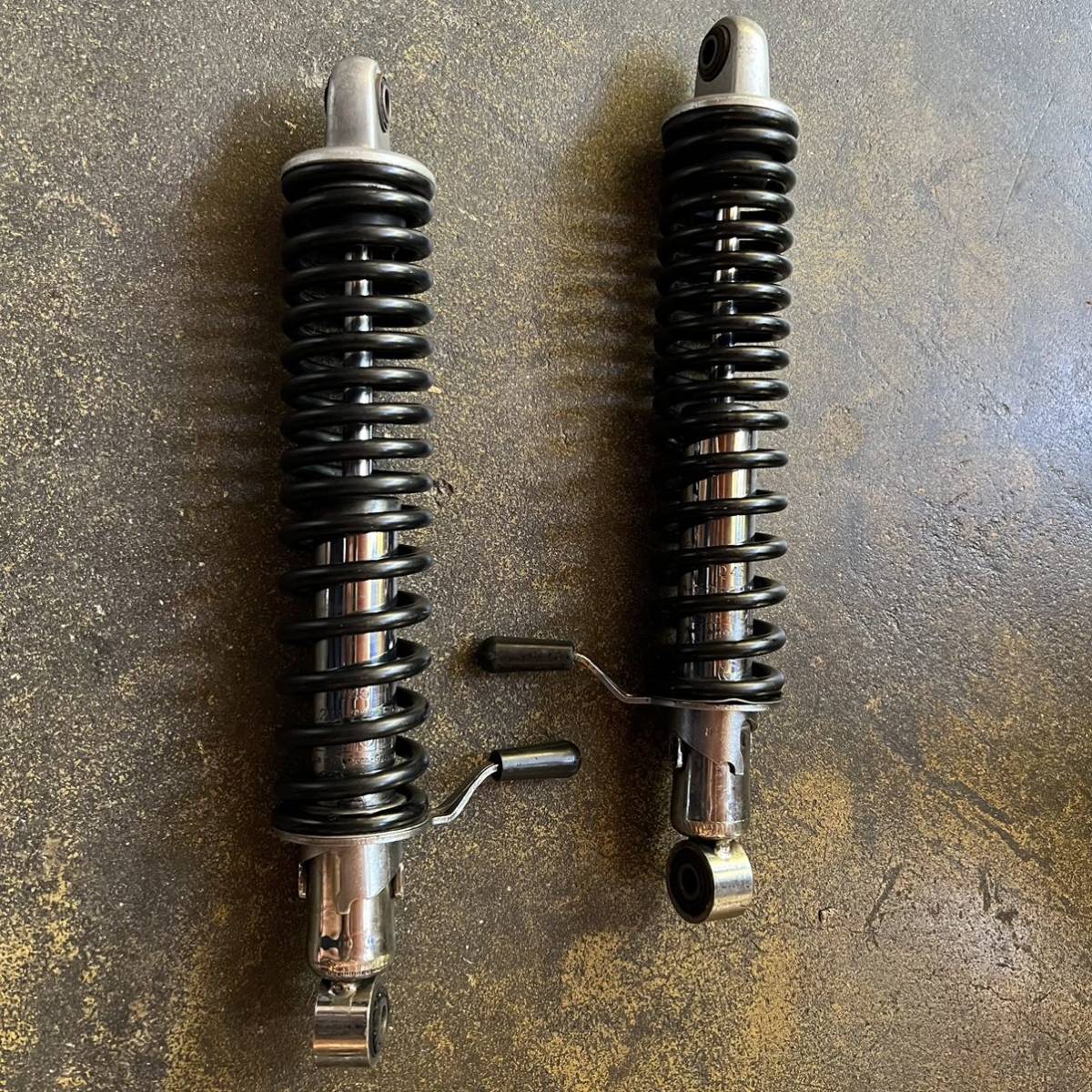 BMW 純正リアサスペンション 　1977 R60/7 実働車外し　R100 R80 ツインショック　送料込