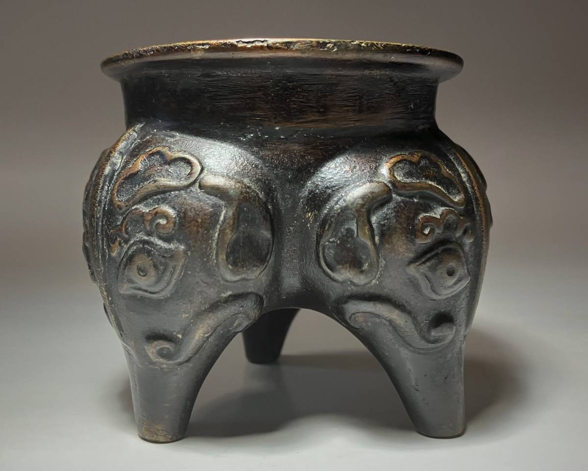  旧家蔵出し//中国古玩 時代 古銅 象顔三足香炉 香爐 高さ7.5cm 約382.5g//中国古美術 当時モノ 品 サ(銅製)｜売買されたオークション情報、yahooの商品情報をアーカイブ公開 - オークファン その他