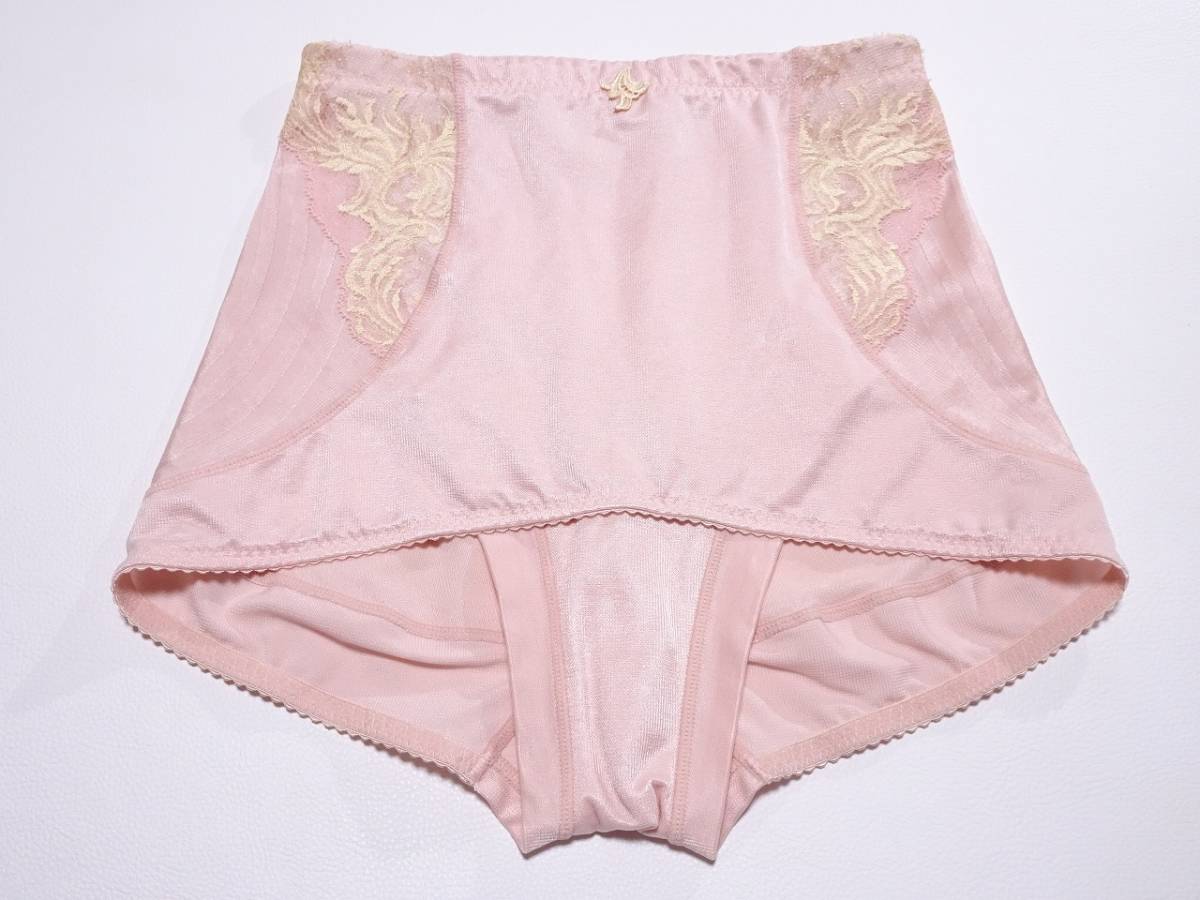 ◆マルコ　カーヴィシャス　ショートガードル　M64　ローズゴールド　補正下着