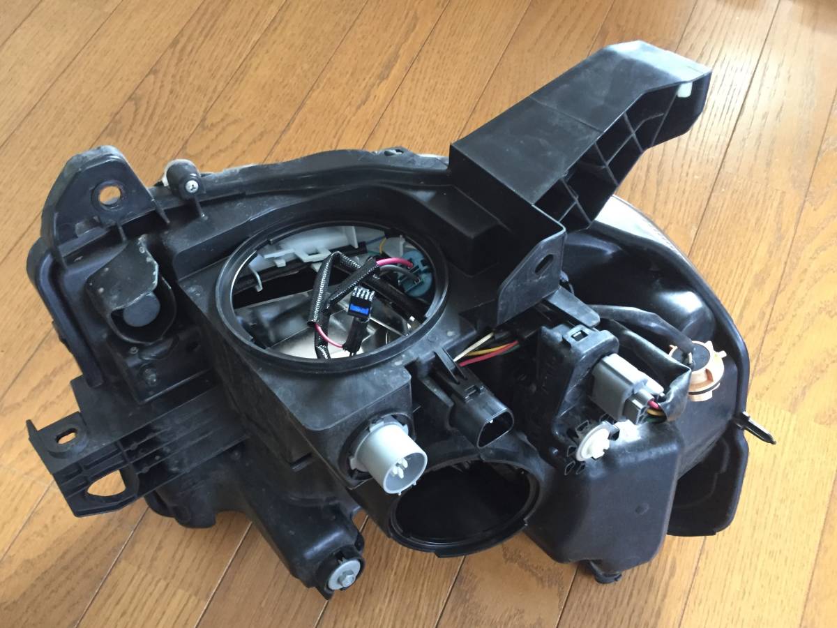 平成２７年型ピクシスメガ取り外し　ウェイク/ LA700S/LA700S/LA700A/LA710A 純正 左 ヘッドライト/ランプ LED レベライザー 81170-B2690