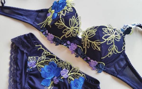 サルート 花火 E65+ショーツMサイズ P-upブラ KO