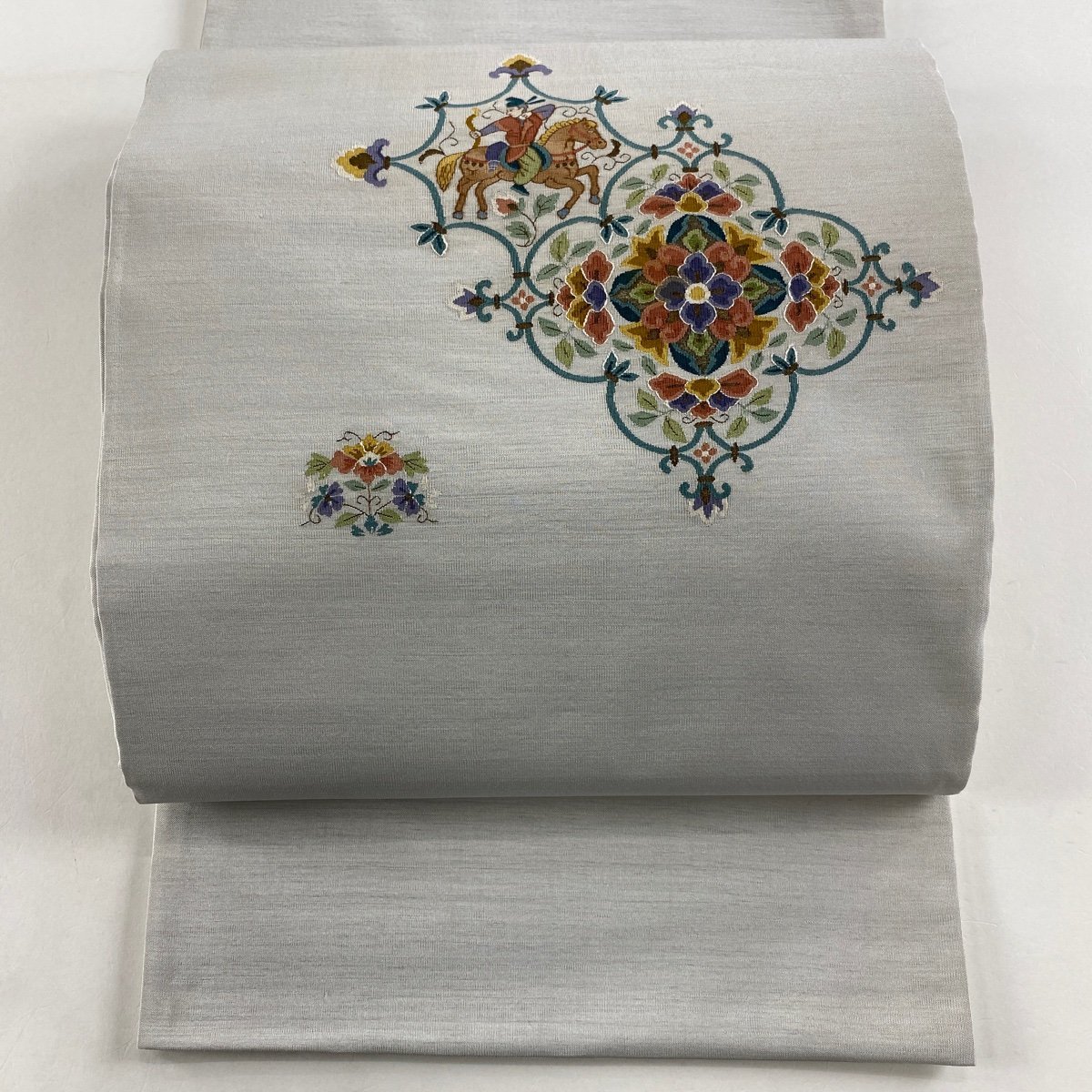 袋帯 秀品 華文 狩猟紋 金彩 灰色 お太鼓柄 正絹 【中古】