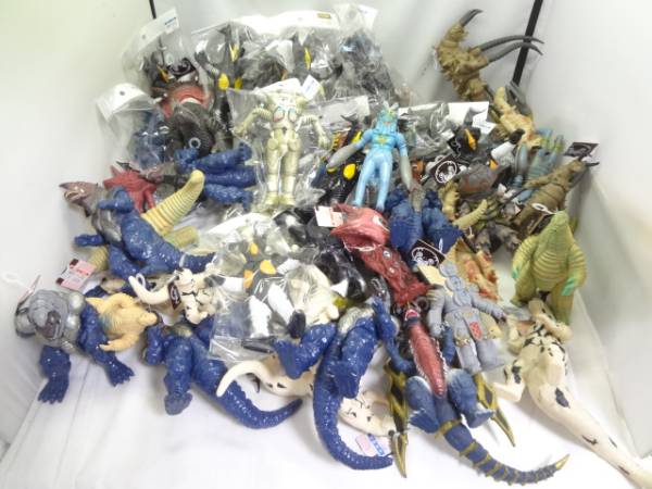 68♪怪獣 ソフビ 大量 まとめ売り 68♪怪獣ソフビ 大量 まとめ売り