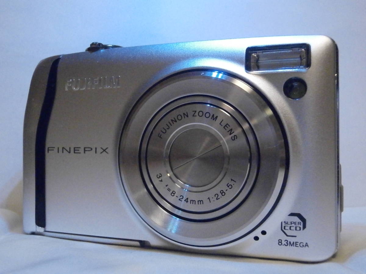 デジカメ FUJIFILM FinePix F40fd シルバー (8.3メガ) 5664 FinePix