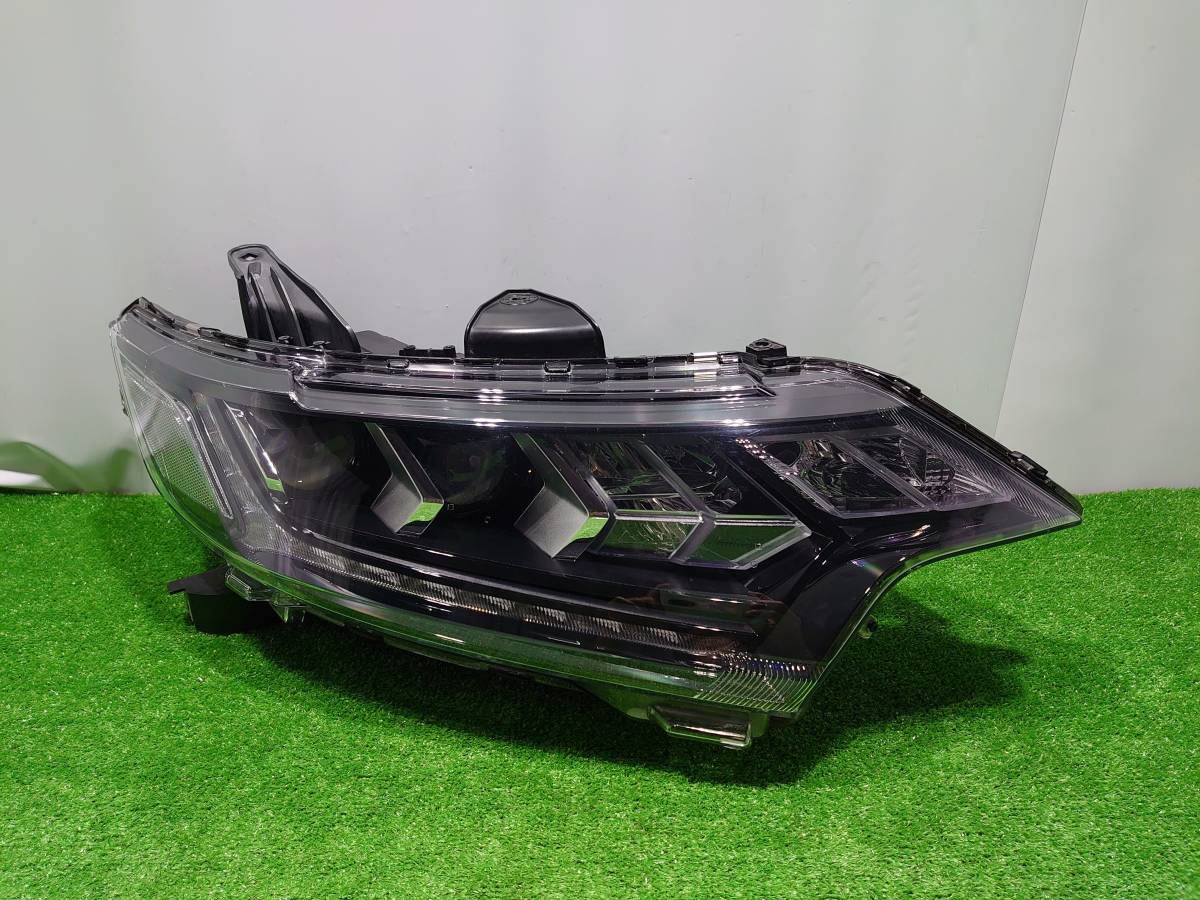 アウトランダー GF7 W/GG3後期右ライトMOBISECM921-01E40 GF7W GF8W GG3W アウトランダー 後期 LED 純正 右ライト 右ヘッド
