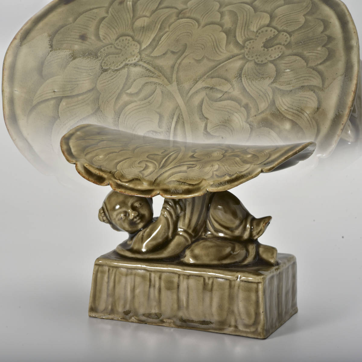 中国美術 青磁 唐子花卉紋 脈枕・置物・唐物・中国古玩