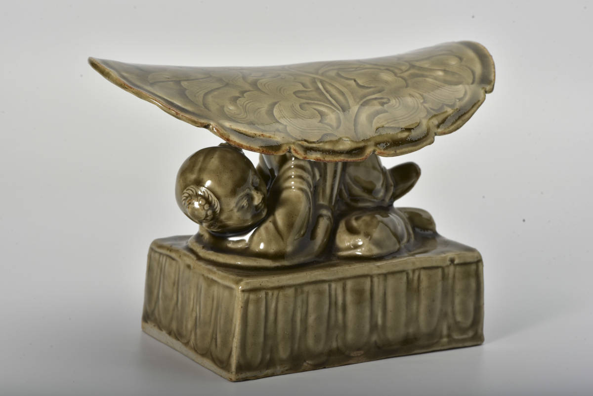 中国美術 青磁 唐子花卉紋 脈枕・置物・唐物・中国古玩