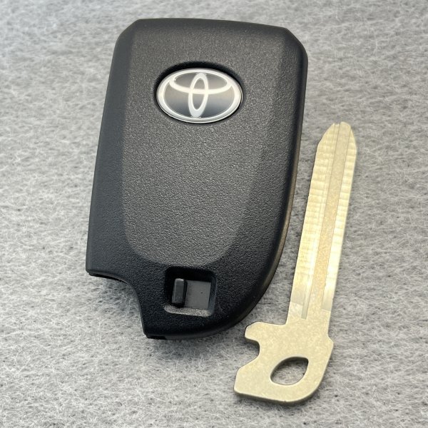 初期化済み 200系ハイエース 2ボタン　トヨタ純正スマートキー 新品電池ブランクキー付き　007-AB0065《別料金キーカット可》c