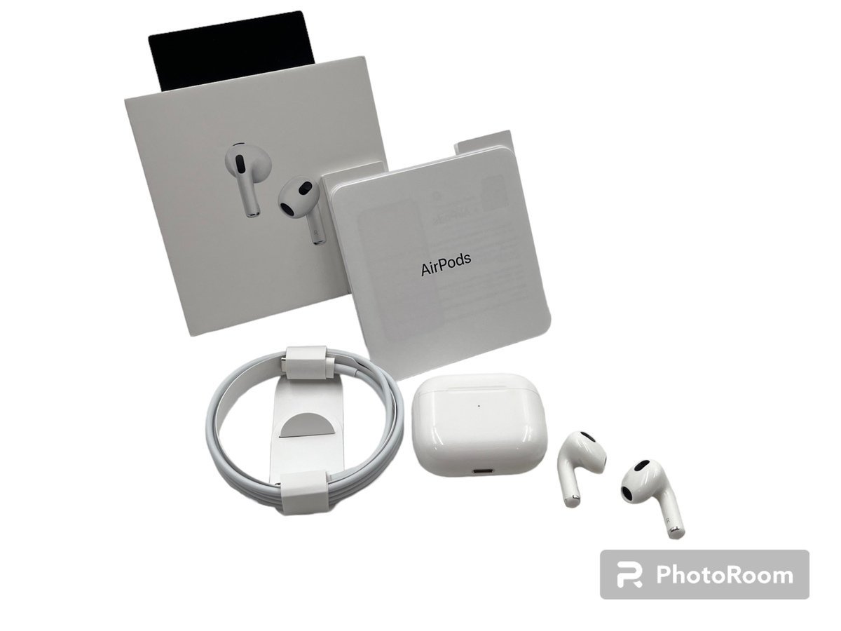 Apple アップル AirPods（第三世代）エアーポッズ イヤホン A2566 耐汗耐水性能（IPX4）充電ケース ホワイト 付属 取扱説明書 ケーブル 箱