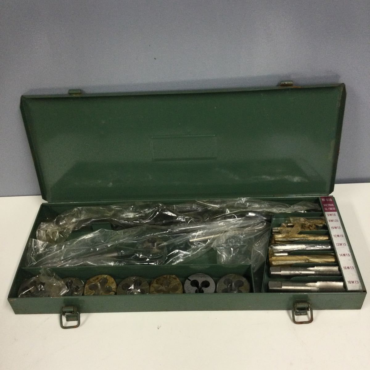 ◎【BTC】M-618 バンザイ 萬歳自動車 SCREW PLATE スクリュープレート ネジ穴修正器 自動車整備 工具箱 ツールボックス  ツールケース 工具 M-618 スクリュープレート(タップダイス)セット 値下げバンザイ with Cross 代金引換不可-ユアサプライムス.com