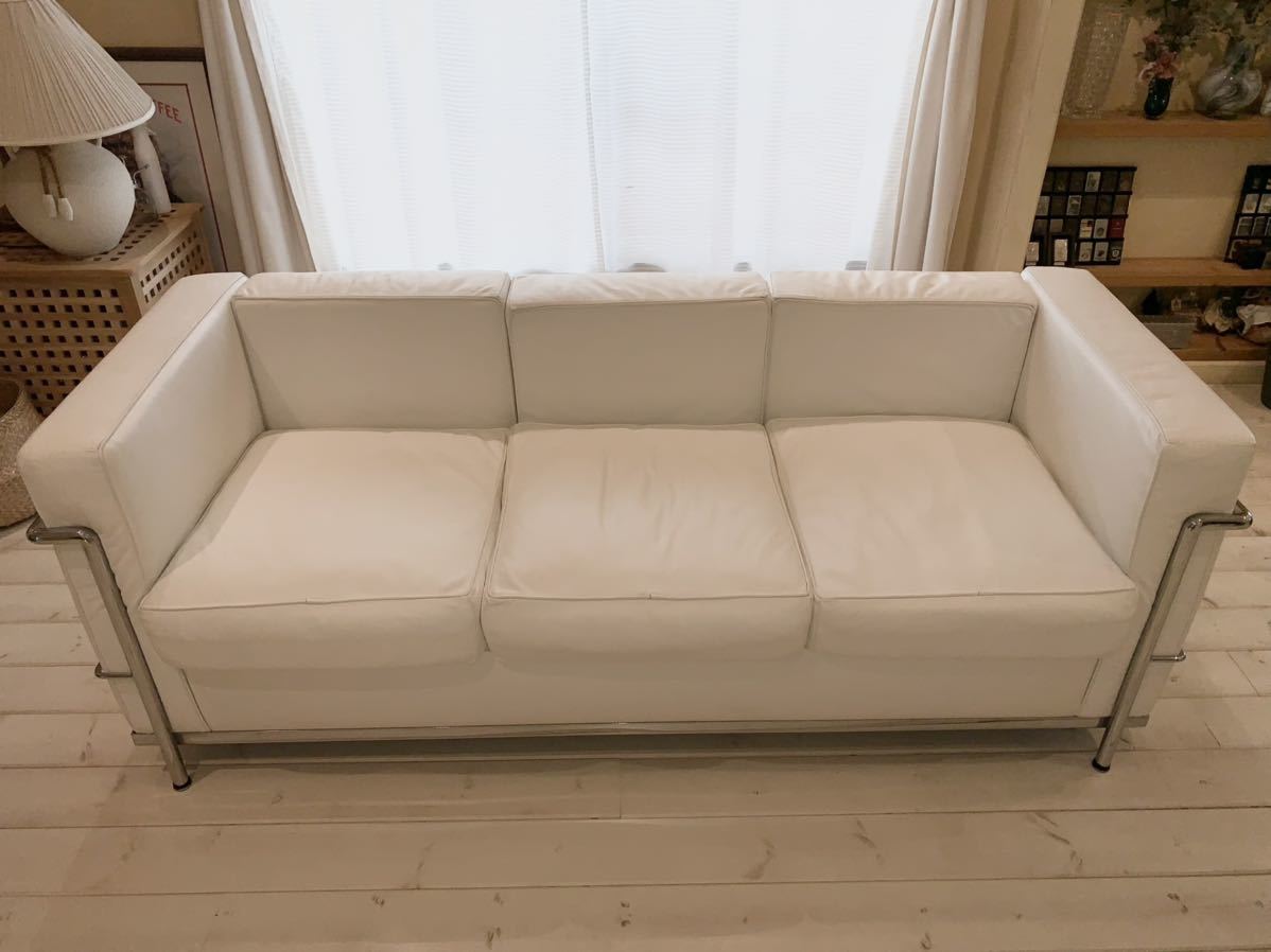 【2026夏季】 杉並区引き取り歓迎 Le Corbusier コルビュジェ デザイン ソファ 3Pソファ ホワイト 革張り 高級 幅約173cm 高さ約65cm 奥行き約68cm(ル・コルビュジエ)｜売買されたオークション情報、yahooの商品情 ル・コルビュジエ