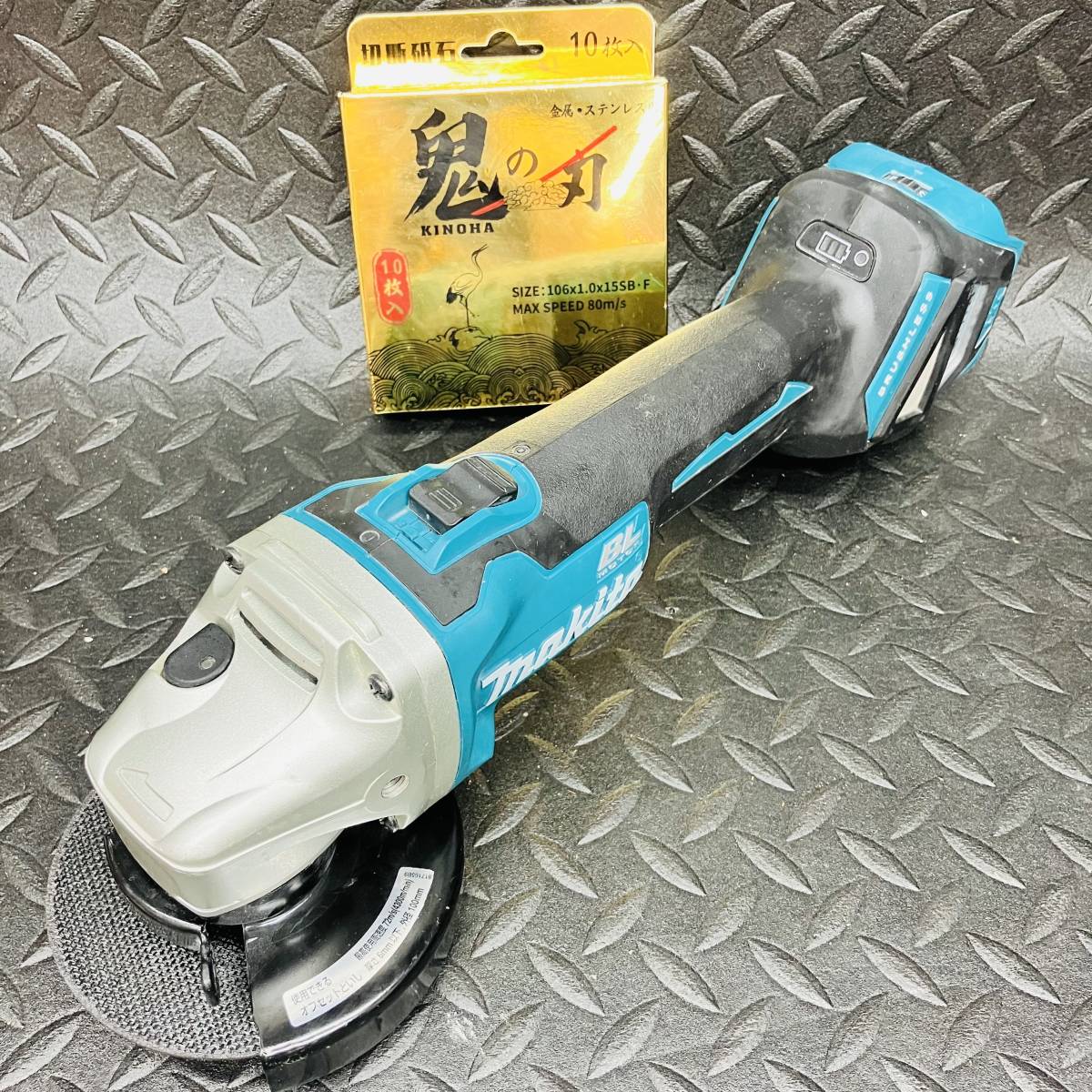 新作入荷，人気 マキタ ディスクグラインダ18V 100mm 無線連動集塵対応/スライドスイッチ型 バッテリ充電器別売 GA412DZ 動作良好 切断砥石付き(ディスクグラインダー)｜売買されたオークション情報、yahooの商 ディスクグラインダー