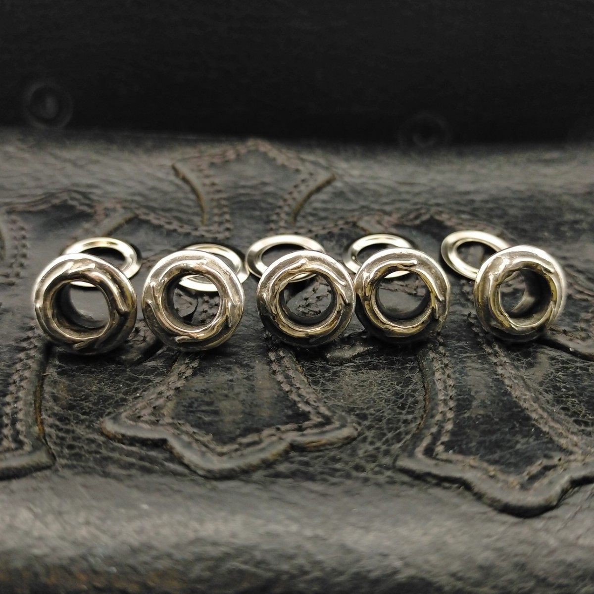 クロムハーツ(ZZ05)激レア！厚さ約2ｍｍまで 5個セット！グロメット修復済み！純正パーツ レザーベルト 正規品 ハトメ カシメ シルバー925