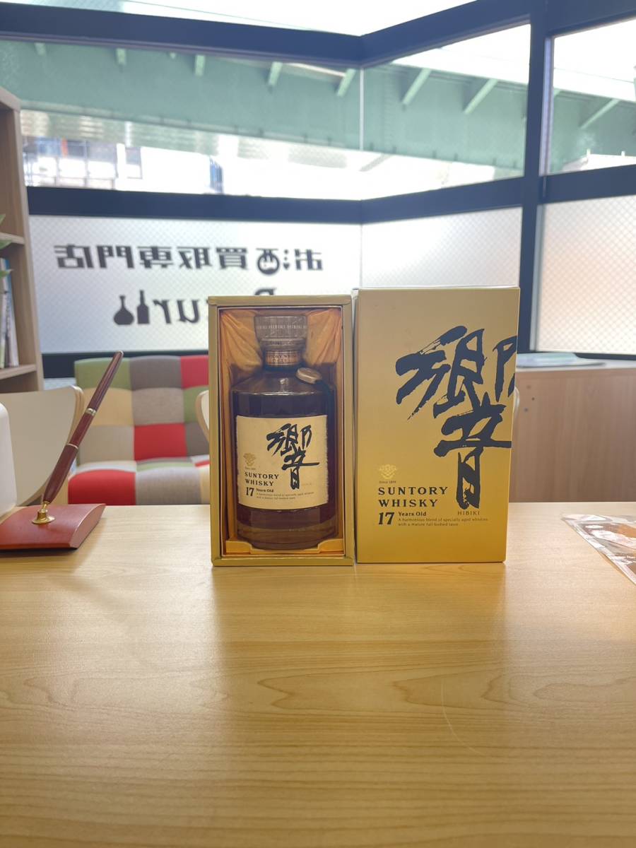 サントリー 700ml ウイスキー 響 17年 裏ゴールドラベル 響17年 箱付き