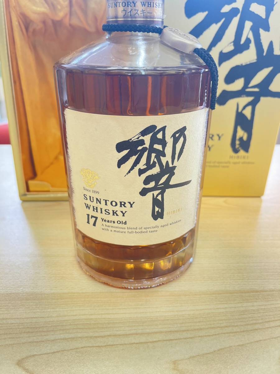 サントリー 700ml ウイスキー 響 17年 裏ゴールドラベル 響17年 箱付き