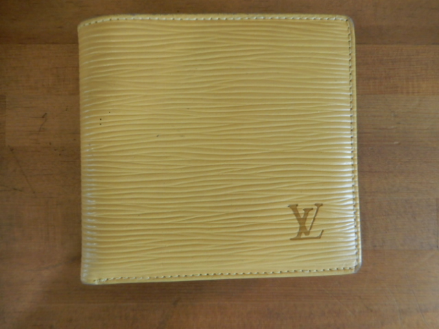 LOUIS VUITTON　ルイヴィトン　エピ　イエロー　コンパクト　二つ折り　財布　ウォレット
