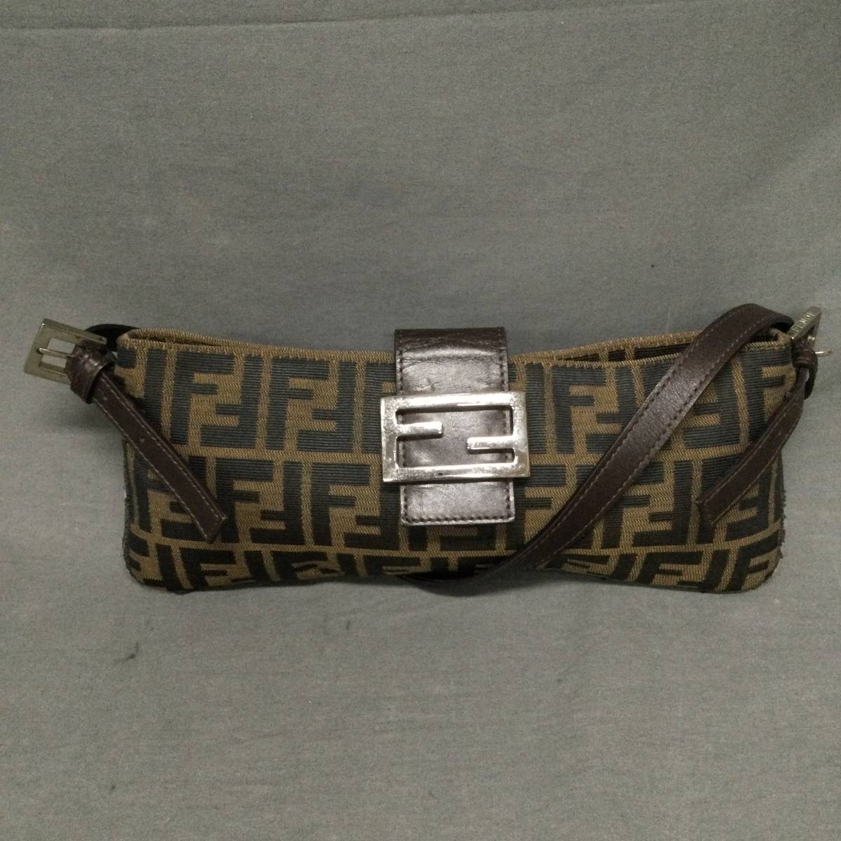 050810　241512　FENDI　フェンディ　かばん　バッグ　ハンドバッグ　ズッカ柄　ワンショルダーバッグ　小さめかばん　レディースバッグ