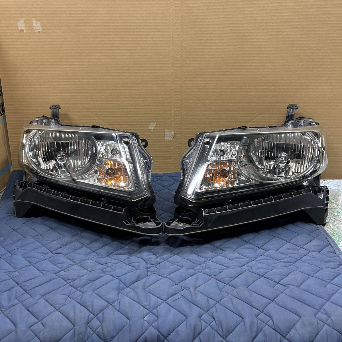  HONDA ホンダ フリードスパイク GB3 純正 ヘッドライト HID 左右 041307R(ヘッドライト)｜売買されたオークション情報、yahooの商品情報をアーカイブ公開 - オークファン ホンダ用