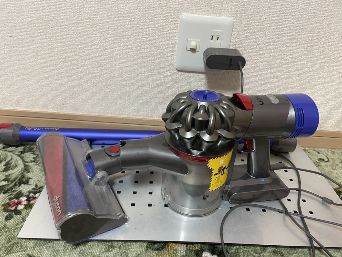 中古】ダイソン◇dyson V7 fluffy サイクロン コードレスクリーナー 