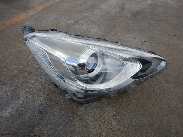 H27年 アクア NHP10 右ヘッドライト ヘッドランプ LED コイト 52-293