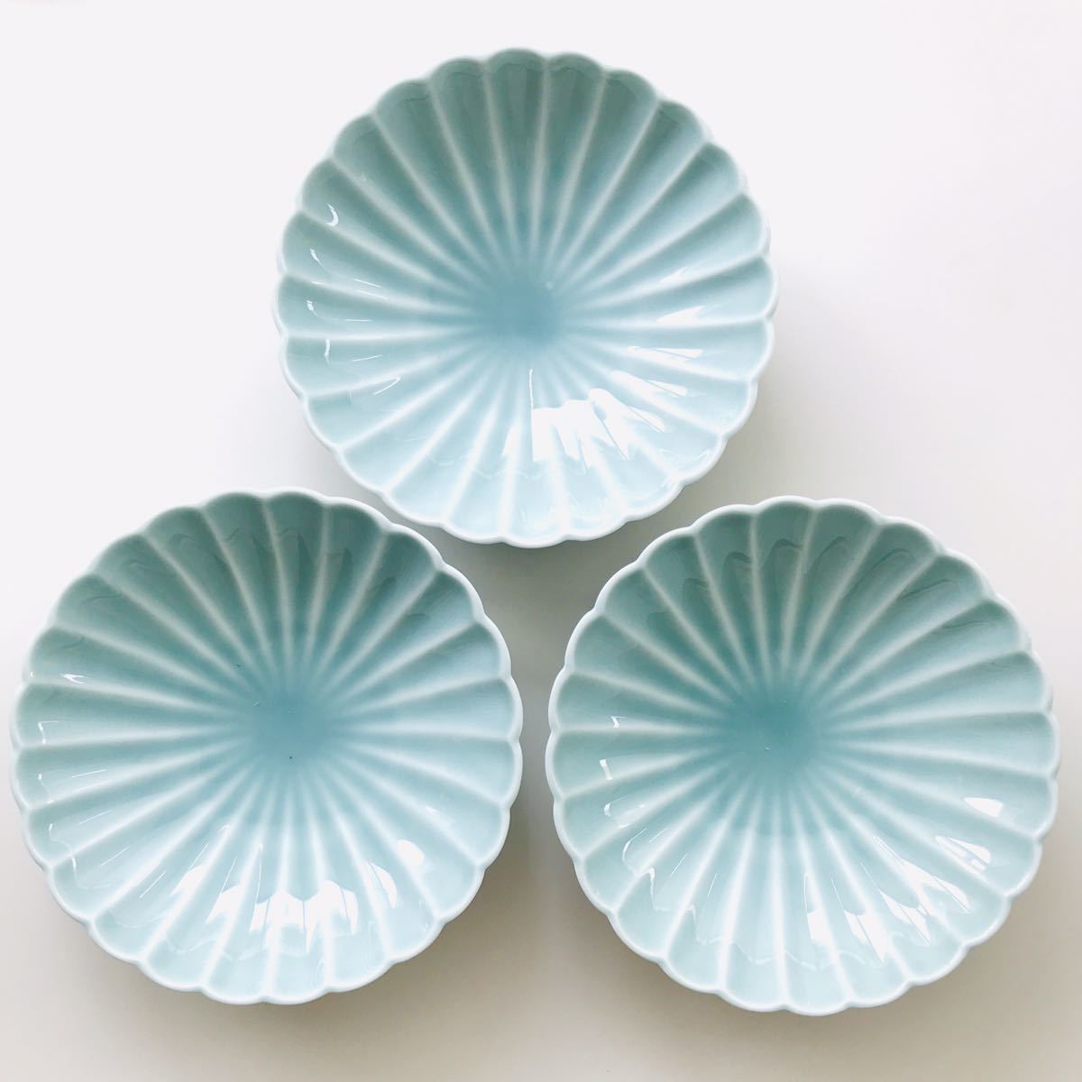 【未使用】深川製磁 3色 菊割 小鉢 輪花 (値下げしました) 有田焼 深川製磁 菊割小鉢 未使用美品3点セット 深川製磁 - 深川製磁