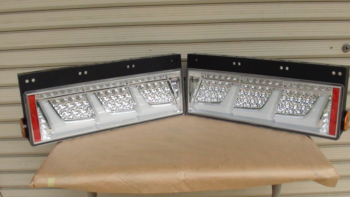 小糸製作所 LED KOITO | トラック用 テールランプ 3連タイプ 3連 オール L⁄