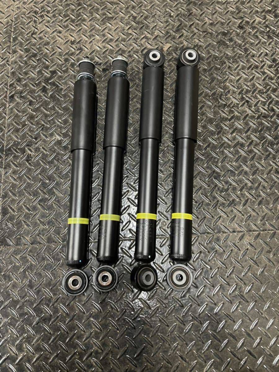 スズキ ジムニーJB64 純正ショック 新車外し 1台分