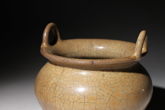 明時代　哥窯　三足香炉　明 博物館展示品 来歴有 1157 宋時代 哥窯三足香炉 寸法約14.2cm×約13.8cm