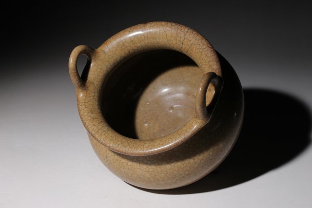 博物館展示品 来歴有 1157 宋時代 哥窯三足香炉 寸法約14.2cm×約13.8cm