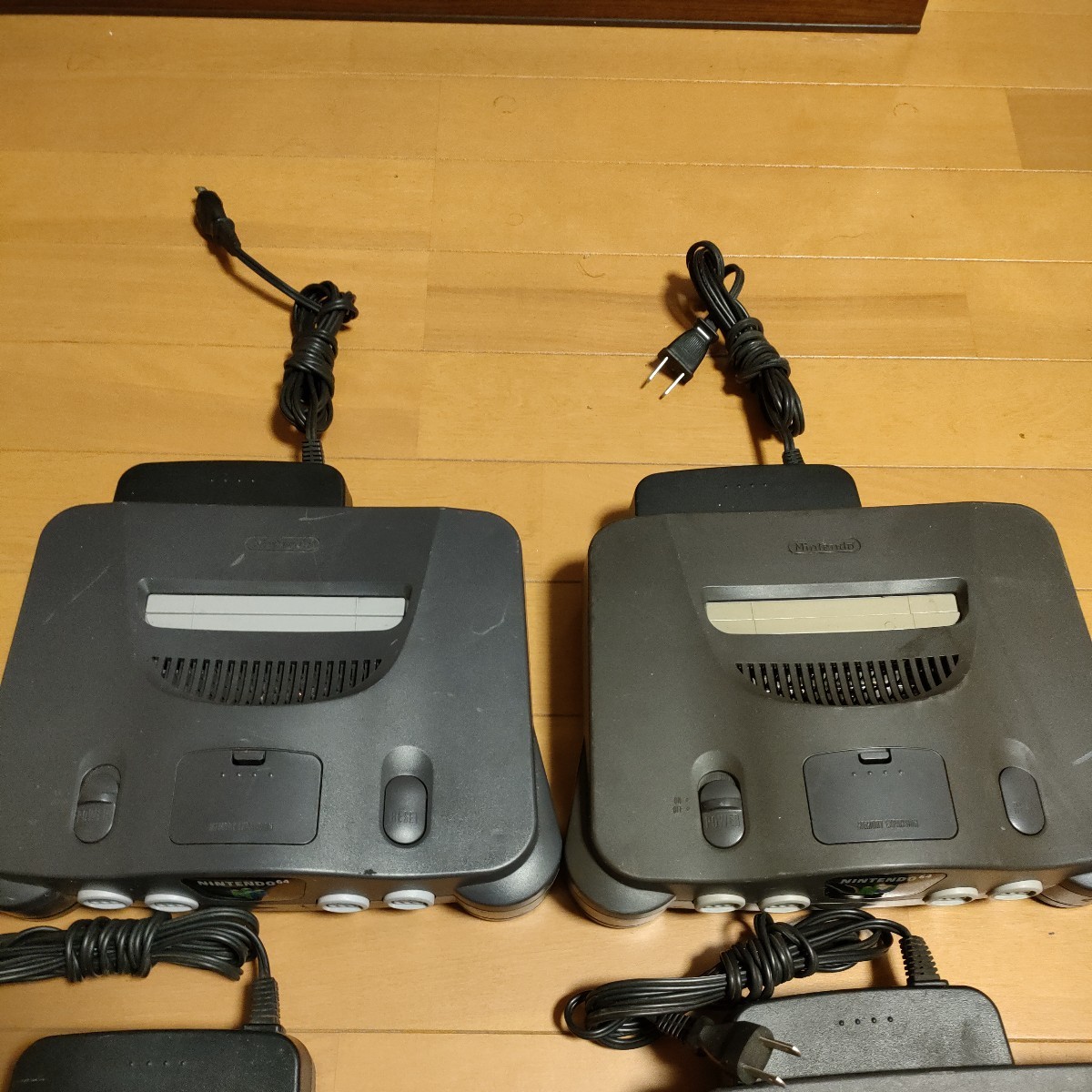 任天堂64(ロクヨン) 本体+コントローラ5個+備品+ソフト26本+攻略