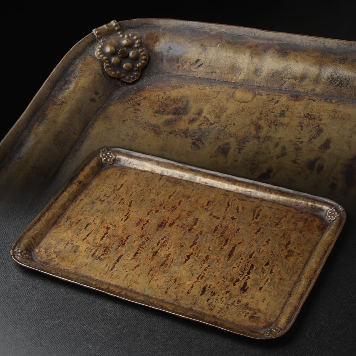 【格安，100%新品】 HZ926 時代 黄銅打出煎茶盆 幅21.2cm 重174g 金具打黄銅香盆 小盆 長方煎茶盆 黄銅茶盤 煎茶道具(銅製)｜売買されたオークション情報、yahooの商品情報をアーカイブ公開 - オークファン その他