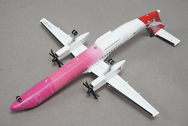 ☆ 1/200 Qantas カンタス航空 Dash8-400(Q4) Pink Lady ピンクレディ