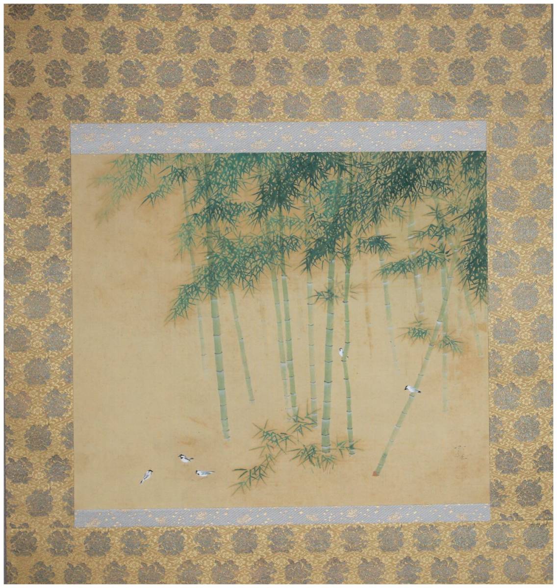 【真作】掛軸　根上富治　熊笹　竹に小鳥　彩色日本画　四季の風情　共箱入　V11 真作」 鑑定 山形画家・【根上富治】 竹林小禽図 横幅 掛軸 共箱・二