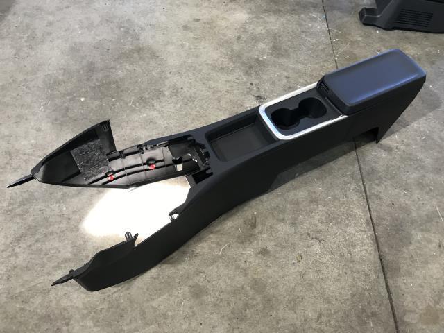 ノア 6AA-ZWR90W コンソールボックス ハイブリッドS-Z 7人 226 58801