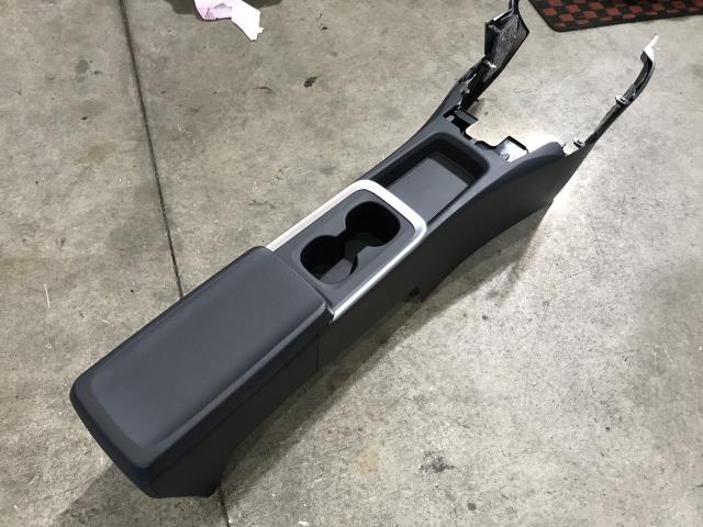 ノア 6AA-ZWR90W コンソールボックス ハイブリッドS-Z 7人 226 58801