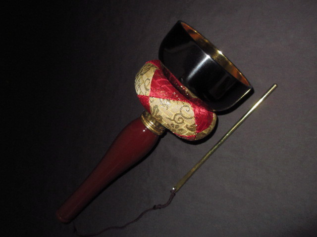 寺院仏具・響鳴印金・２.５寸沙張鈴・黒光内金箔仕上げ・鳴金沙張製