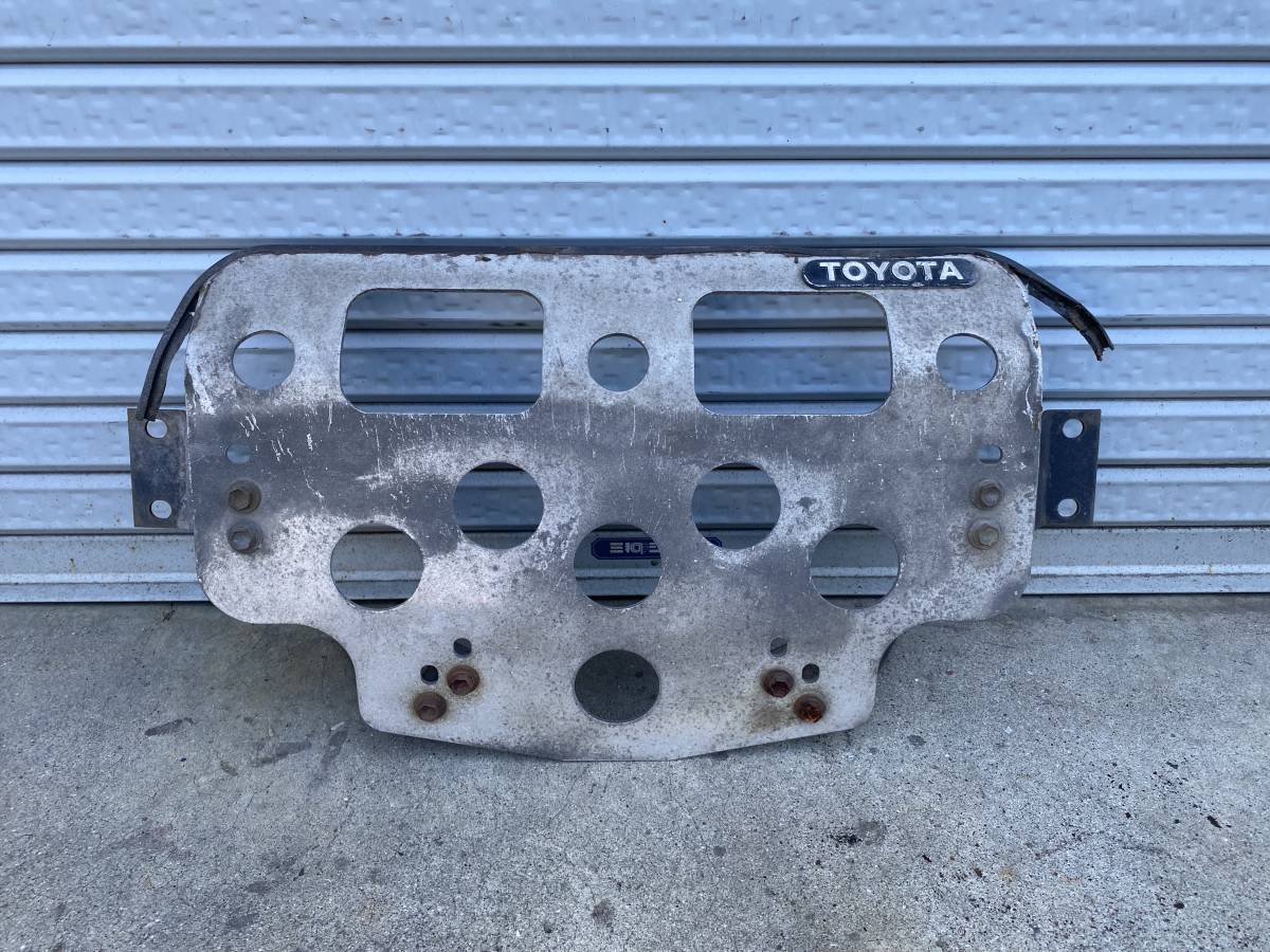 新品メルセデス あつく ベンツ用AMGの純正フロアマット 新品未開封で 