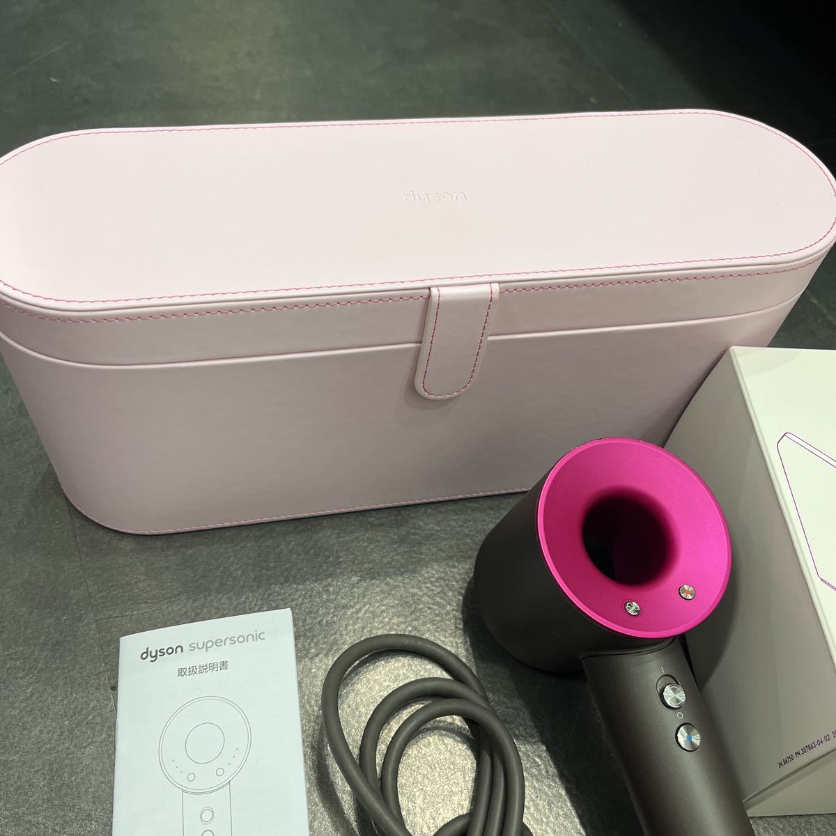 ダイソンDyson Supersonic ヘアードライヤー限定BOX サクラピンク 箱